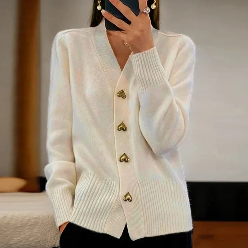 Grace - Cardigan Boutons en Cœur Élégant